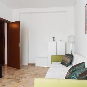 https://youhosty-capecelatro-81.italymilanhotels.net