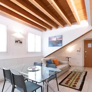 https://mansarda-cola.italymilanhotels.net